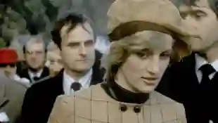 Lady Diana im stylischen Mantel