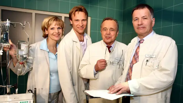 „In aller Freundschaft“ Darsteller Andrea Kathrin Loewig, Bernhard Bettermann, Dieter Bellmann und Thomas Rühmann 2008