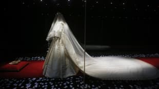 Lady Kitty Spencer: Ihr Hochzeitskleid erinnert an Lady Diana