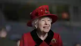 Königin Elisabeth II. bei einem Besuch der HMS Queen Elizabeth in Portsmouth am 22. Mai 2021