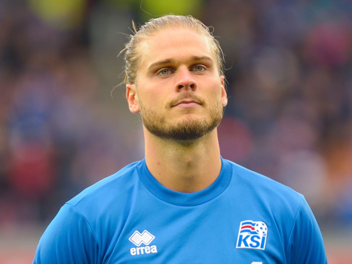 Komplett Nass Rurik Gislason Zeigt Sein Mega Sixpack