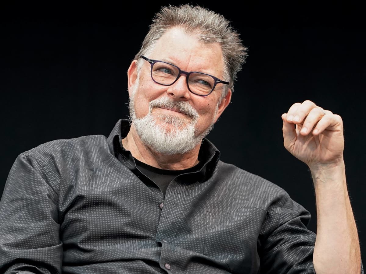 Jonathan Frakes Das Macht Der X Factor Moderator Heute
