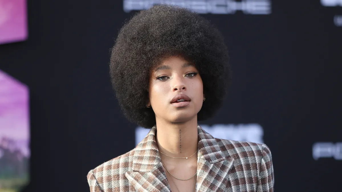 willow smith heiß sexy hüllenlos freizügig musik clip backstage look