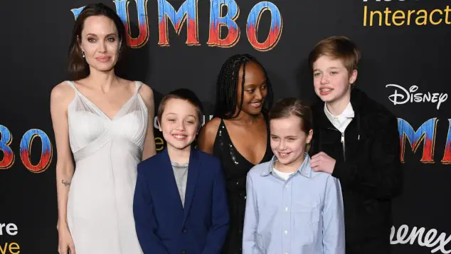Angelina Jolie mit ihren Kindern