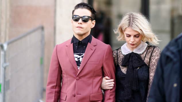 Queen Hauptdarsteller Rami Malek Und Lucy Boynton Sind Ein Paar The two started dating in. hauptdarsteller rami malek und lucy