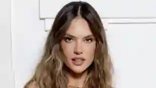 Alessandra Ambrosio oben ohne