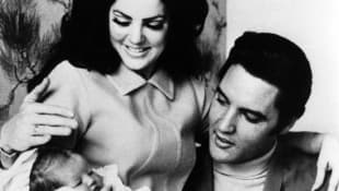 Elvis Presley mit seiner Familie