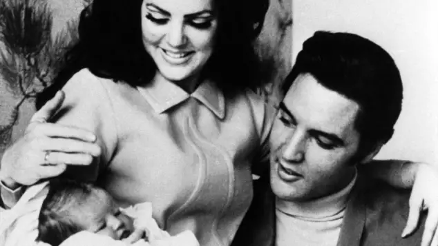 Elvis Presley mit seiner Familie