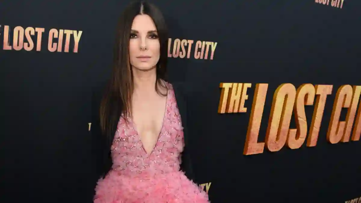 Sandra Bullock heute roter teppich look