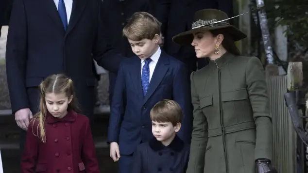 Herzogin Kate mit ihren drei Kindern
