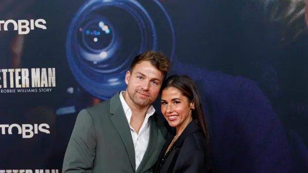 Sarah Engels und Julian