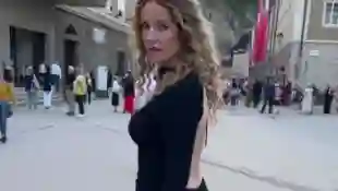 Katja Burkard im Kleid