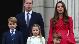 Prinz George, Prinz William, Prinzessin Charlotte, Prinz Louis und Herzogin Kate