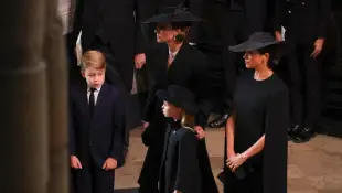 Prinz George, Herzogin Kate, Prinzessin Charlotte, Herzogin Meghan