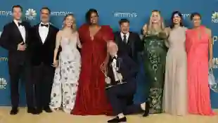 Der „The White Lotus“-Cast bei den Emmy Awards 2022 im September