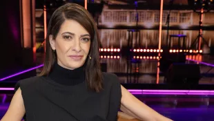 Linda Zervakis bei der Aufzeichnung der MDR/rbb-Talkshow Riverboat im Studio A im RBB-Fernsehzentrum. Berlin, 18.11.2022