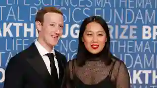 Mark Zuckerberg und Priscilla Chan gemeinsam auf dem roten Teppich