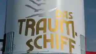 „Das Traumschiff“-Logo auf der MS Deutschland am Cruise Center am 20. August 2011