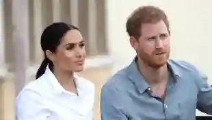 Herzogin Meghan und Prinz Harry sitzen nebeneinander im Oktober 2017