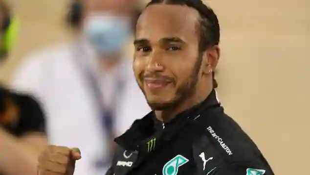 Lewis Hamilton hat sich mit dem Coronavirus infiziert