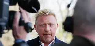 Boris Becker spricht vor Kameras im April 2016