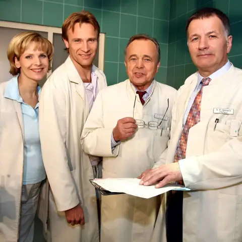 „In aller Freundschaft“ Darsteller Andrea Kathrin Loewig, Bernhard Bettermann, Dieter Bellmann und Thomas Rühmann 2008
