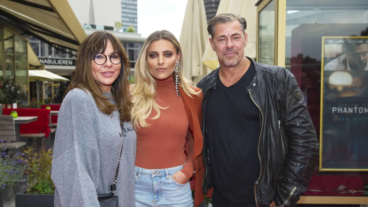 Simone Thomalla, Sophia Thomalla und Sven Martinek zusammen bei einem Event 2018