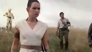 Joonas Suotamo, Daisy Ridley, Oscar Isaac und John Boyega in „Star Wars: Der Aufstieg Skywalkers“