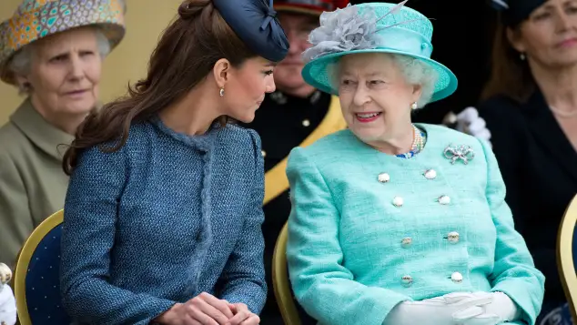 Herzogin Kate und Königin Elisabeth II.