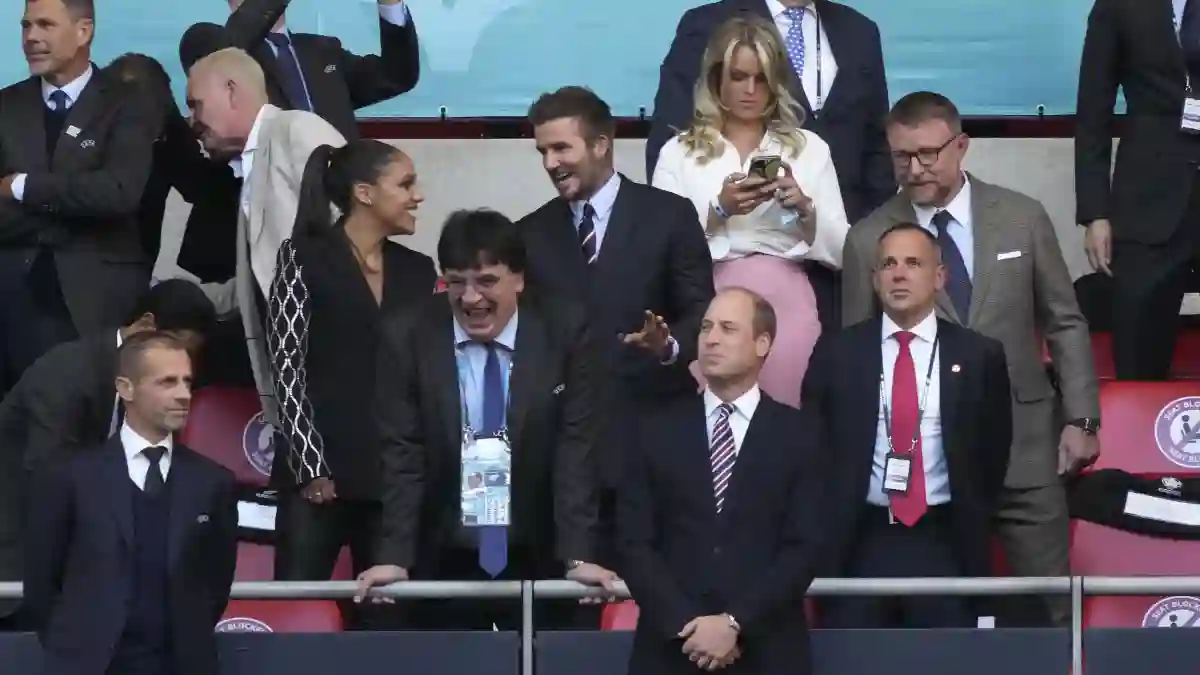 Aleksander Ceferin, Alex Scott MBE, David Beckham und Prinz William beim EM-Halbfinale zwischen England und Dänemark am 7. Juli 2021