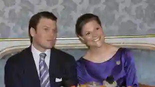 Prinz Daniel und Prinzessin Victoria bei ihrer Verlobungsbekanntgabe im Jahr 2009