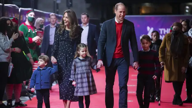 Herzogin Kate und Prinz William mit ihren Kindern