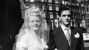 Angela Lansbury und Peter Shaw am Tag ihrer Hochzeit am 12. August 1949 in London