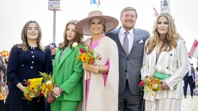 Die niederländische Königsfamilie: Prinzessin Ariane, Prinzessin Alexia, Königin Máxima, König Willem-Alexander und Prinzessin Amalia