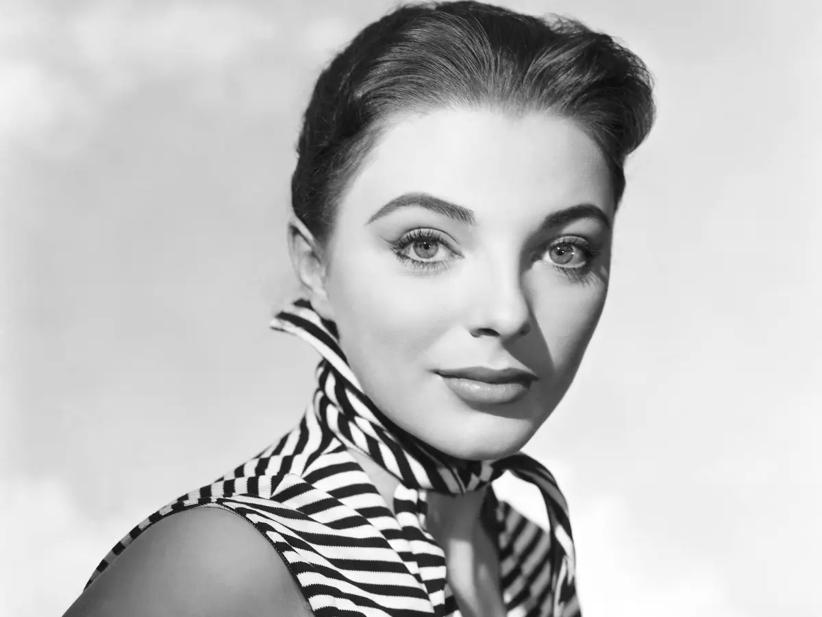 Joan Collins Net Worth