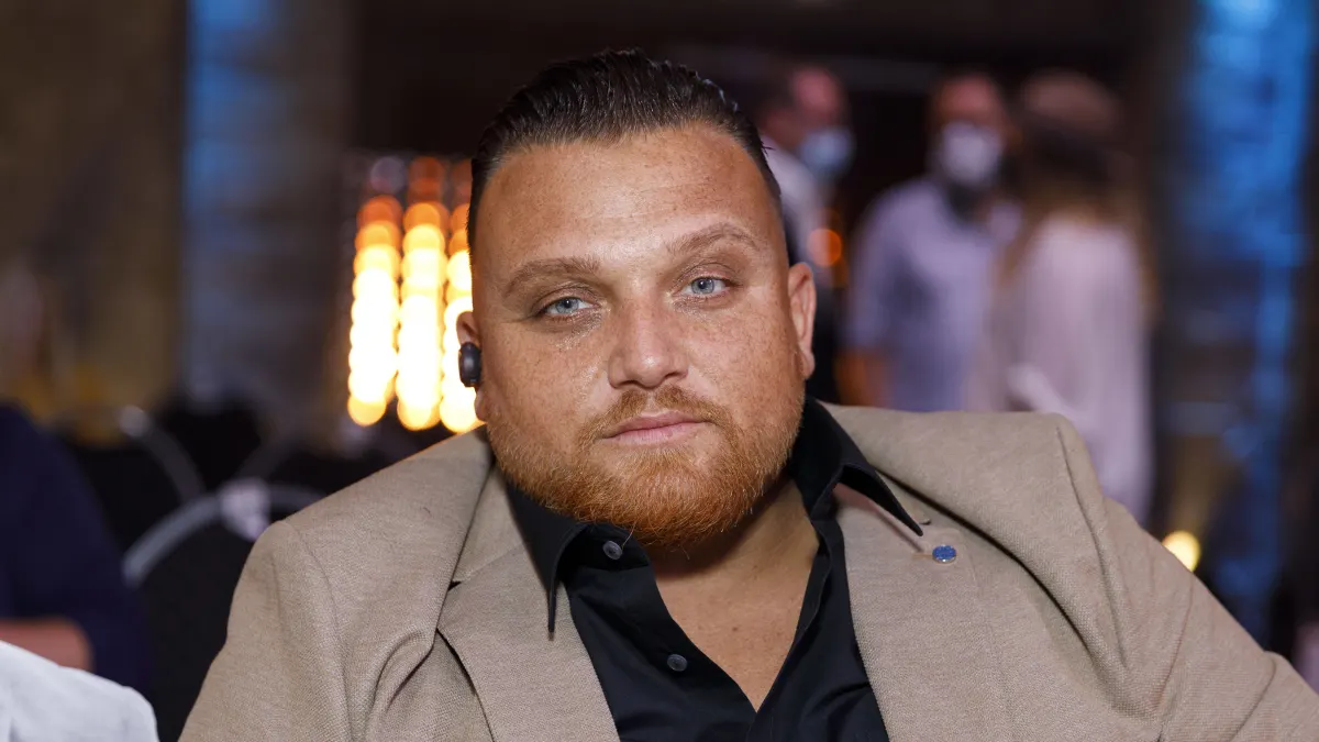 Menowin Fröhlich ist ein Sänger