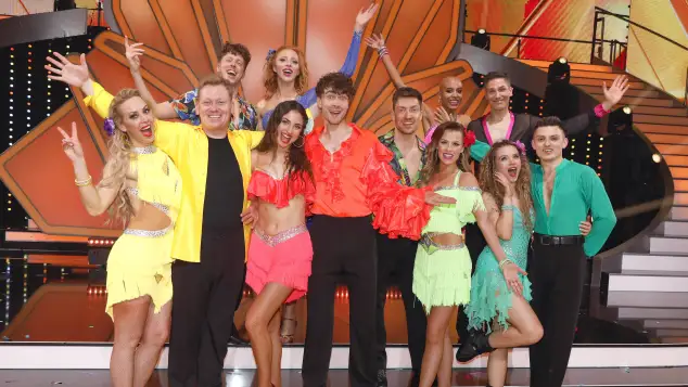 „Let's Dance“ 2023: Knossi, Anna Ermakova, Timon Krause, Philipp Boy, Sharon Battiste und Julia Beautx mit ihren Tanzpartnern