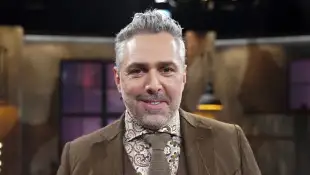 Roland Trettl brings singles together on “First Dates”.