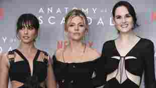 Naomi Scott, Sienna Miller und Michelle Dockery bei der Premiere der Netfix-Miniserie Anatomy of a Scandal / Anatomie ei