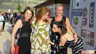 Iris Mareike Steen, Olivia Marei, Eva Mona Rodekirchen und Anne Menden bei der GZSZ Party 30 Jahre GZSZ im GZSZ Außenset am 10. Mai 2022