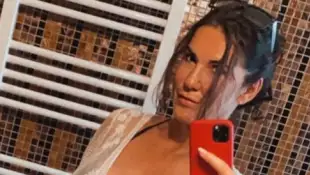 Mariella Ahrens in einer transparenten Tunika