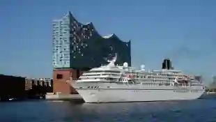 „Das Traumschiff“, die MS Amadea von Phoenix Reisen, am 26. Mai 2017 in  Hamburg