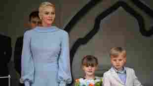 Charlène von Monaco mit ihren Kindern Gabriella und Jacques in coolen Sommer-Outfits