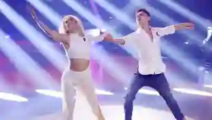Janin Ullmann und Zsolt Sándor Cseke in Show neun von „Let's Dance“ am 29. April 2022