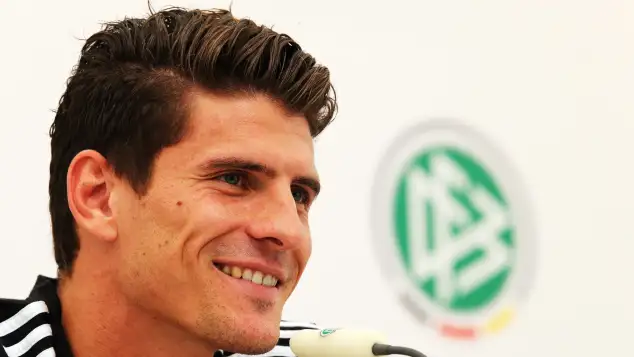 Mario Gómez bei einer Pressekonferenz bei der EM 2012 in Gdansk