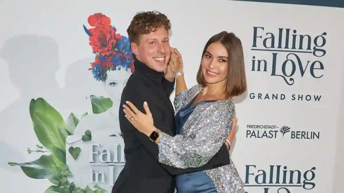 Valentin und Renata Lusin bei der Weltpremiere der Grand Show Falling in Love im Friedrichstadt-Palast Berlin