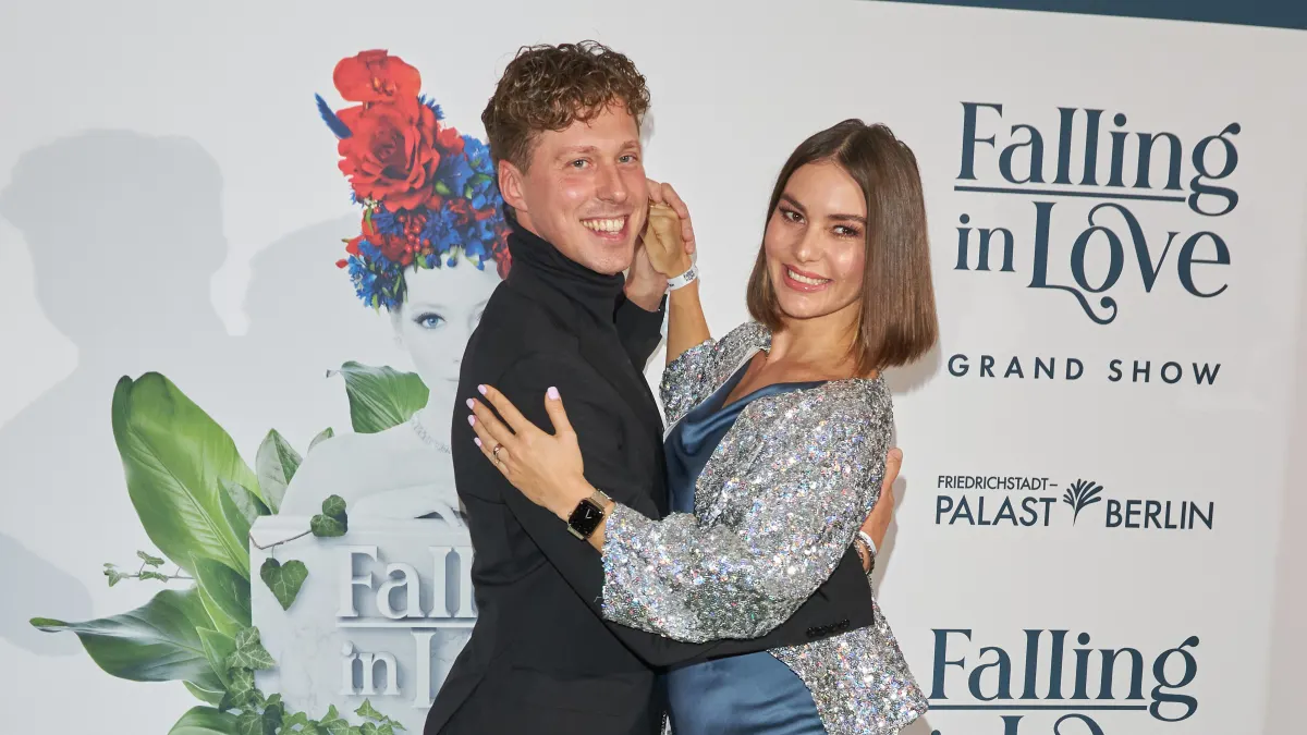 Valentin und Renata Lusin bei der Weltpremiere der Grand Show Falling in Love im Friedrichstadt-Palast Berlin
