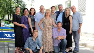 Der Cast von den „Rosenheim-Cops“ mit Ursula Maria Burkhart, Marisa Burger, Sina Wilke, Max Mueller, Joseph Hannesschlaeger, Karin Thaler, Igor Jeftic, Christian K. Schaeffer, Dieter Fischer, Sarah Agrippine Thonig, Alexander Duda am 6. Juli 2019