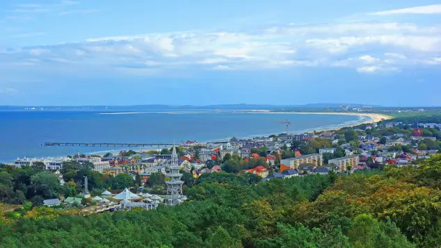 „Usedom-Krimi“-Drehort: Blick über die Insel auf die Orte Heringsdorf, Ahlbeck und Swinemünde