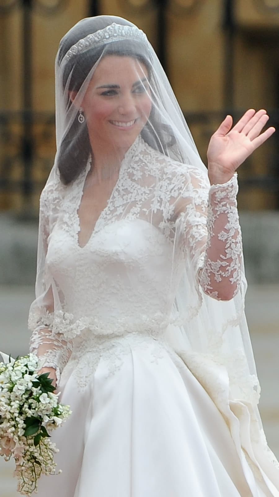 Was Hat Kates Brautkleid Mit Dem Kronungsmantel Der Queen Zu Tun